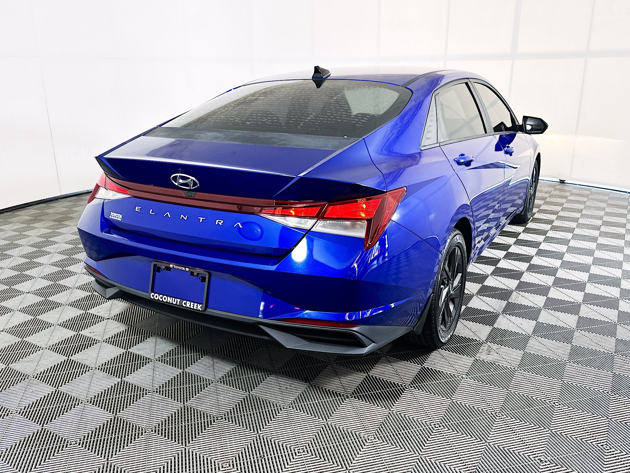 Used 2022 Hyundai Elantra SEL FWD image 3