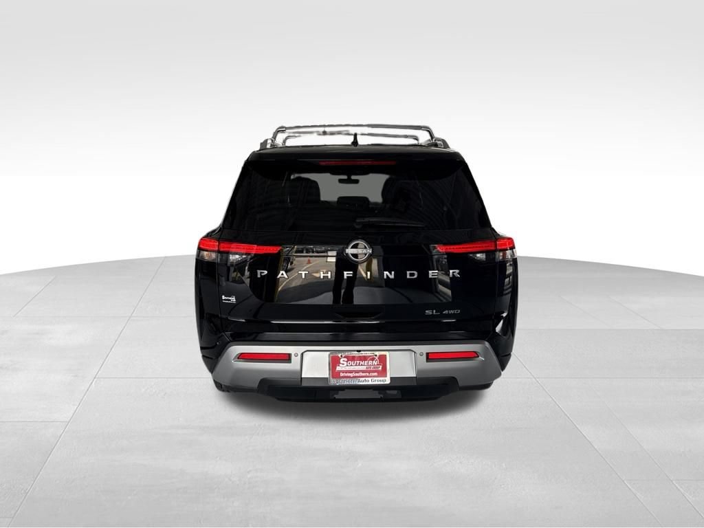 Used 2023 Nissan Pathfinder SL AWD/4WD image 4