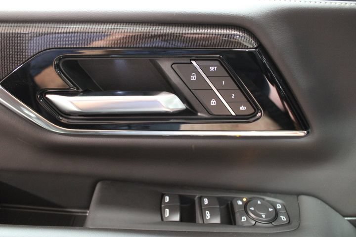 New 2026 GMC Yukon XL Elevation w/ Elevation Premium Package AWD/4WD image 21
