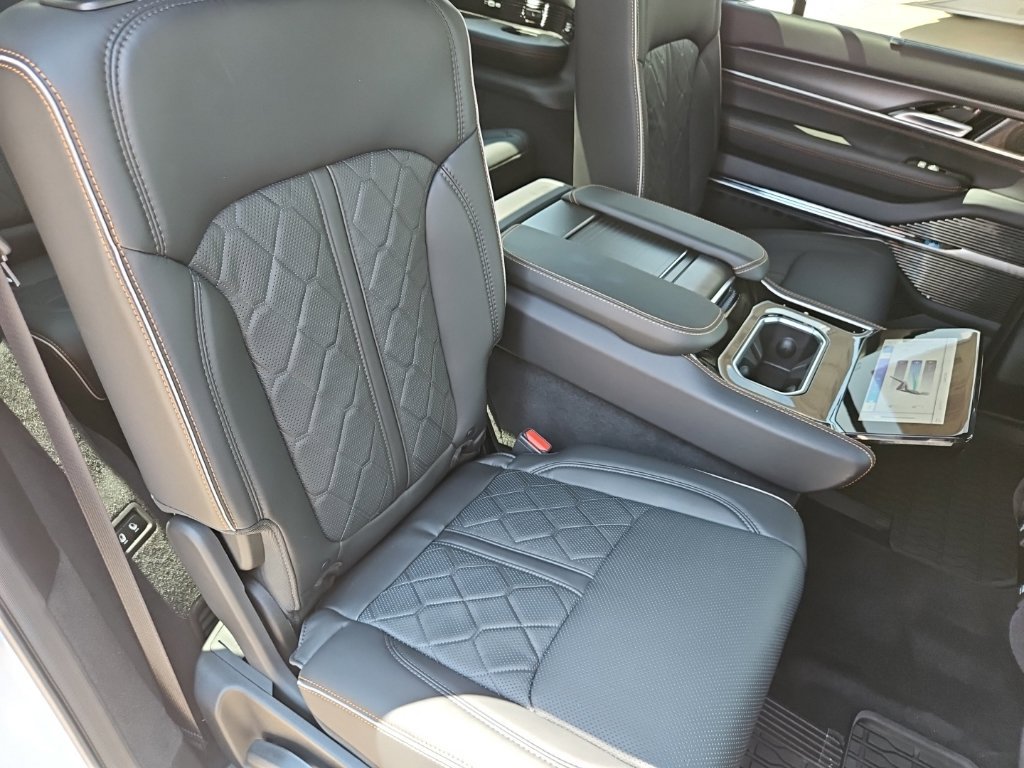 New 2026 Jeep Grand Wagoneer Summit AWD/4WD image 28