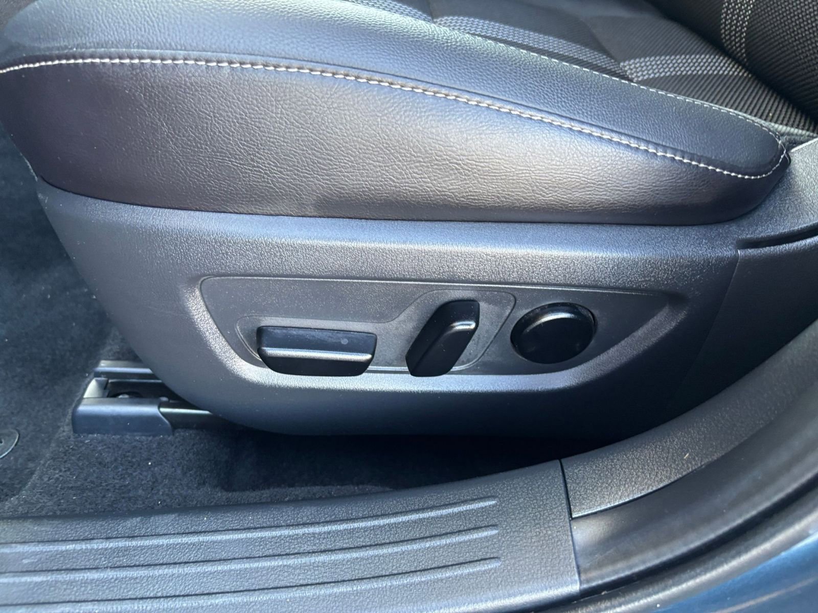 Used 2025 MAZDA CX-50 AWD 2.5 S w/ Premium Package image 22