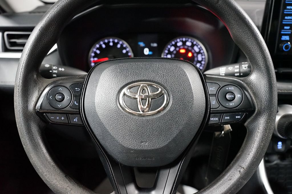 Used 2022 Toyota RAV4 LE image 12