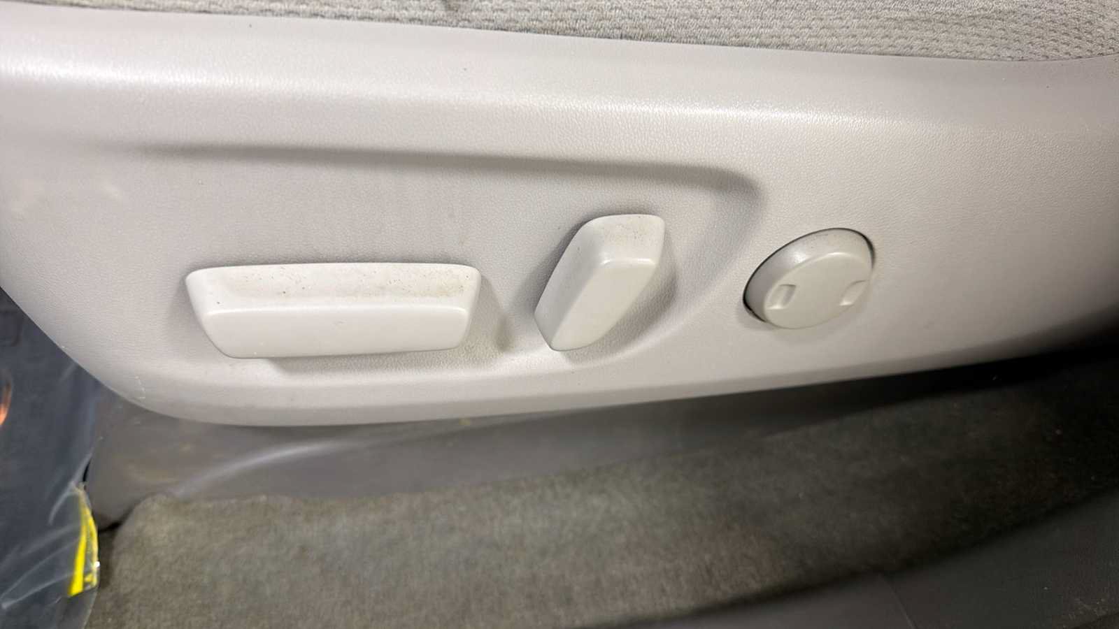 Used 2015 Toyota Sienna LE FWD image 14