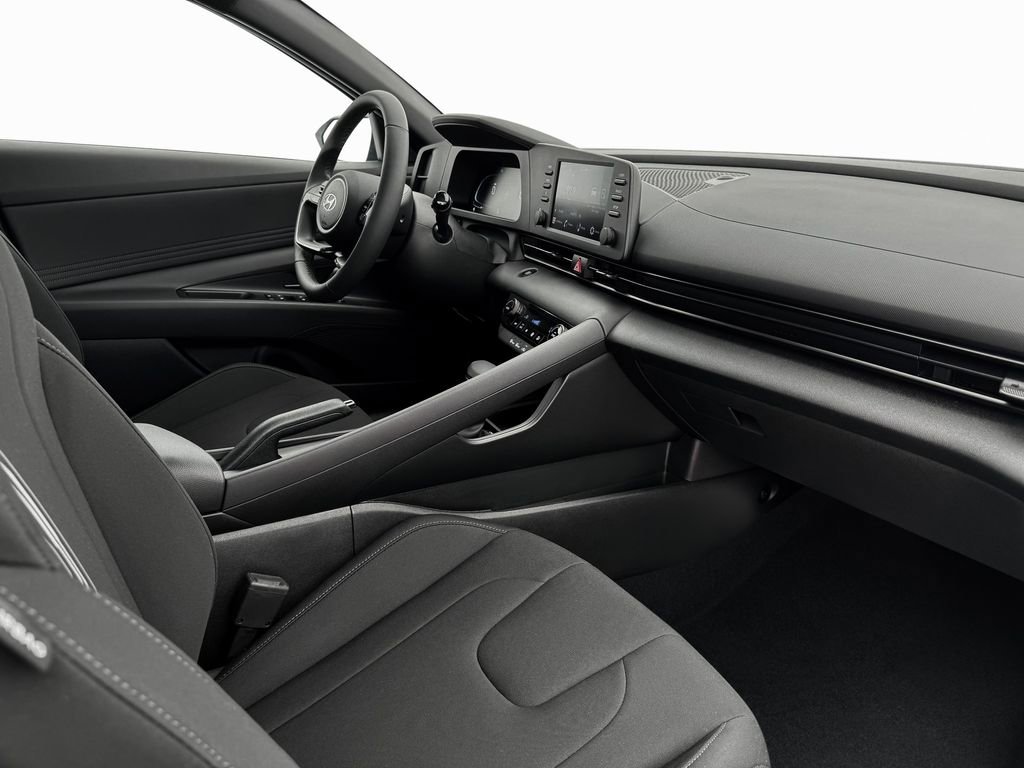 Used 2025 Hyundai Elantra Sport image 23
