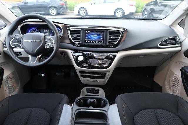 Used 2019 Chrysler Pacifica Touring Plus w/ Tire & Wheel Group FWD image 24