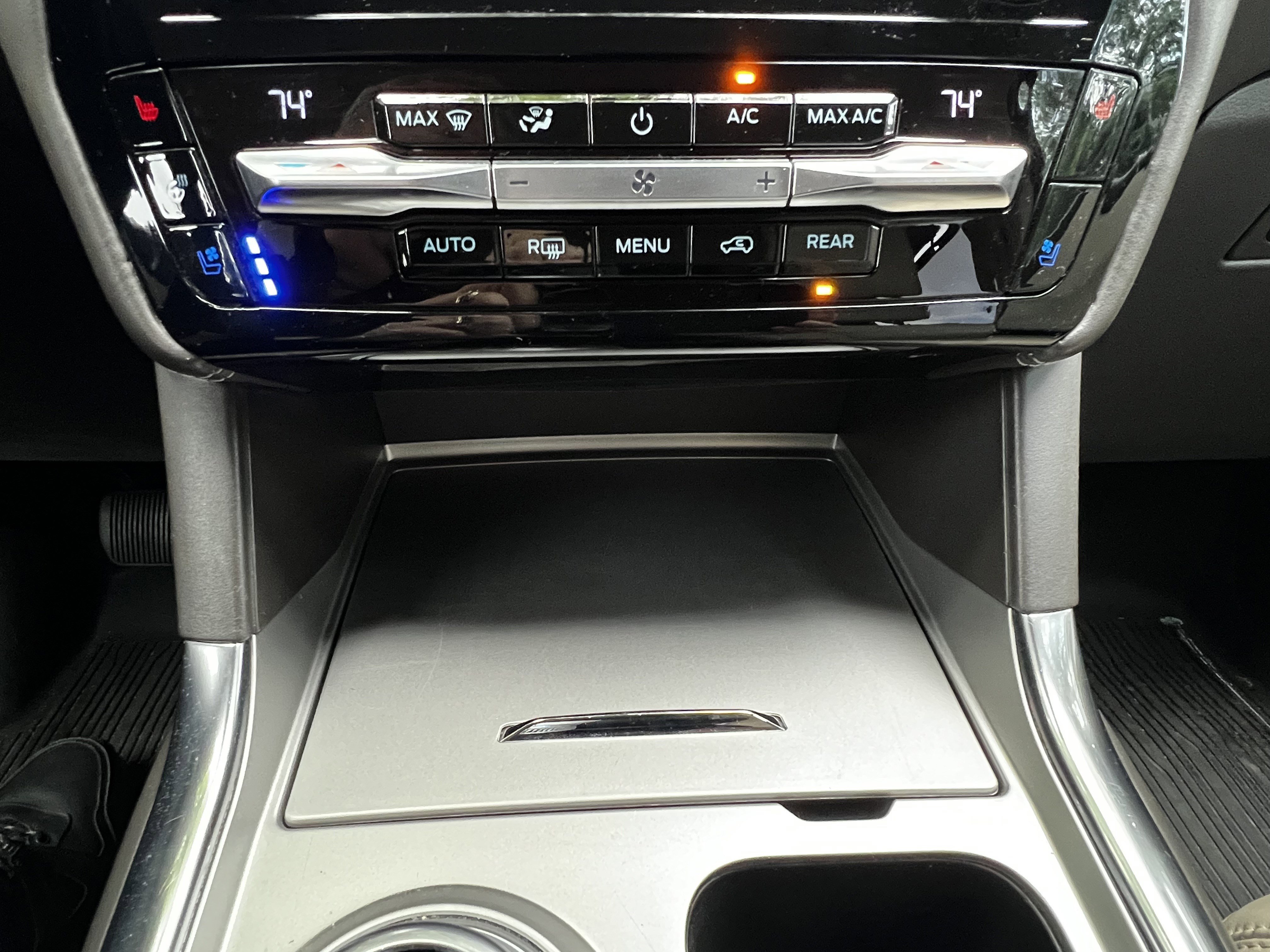 Used 2021 Ford Explorer Platinum w/ Equipment Group 601A AWD/4WD image 28