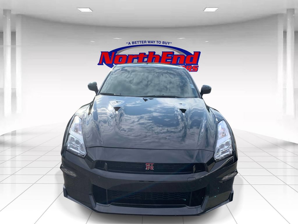 Used 2024 Nissan GT-R Premium w/ Floor Mat Package AWD/4WD image 3