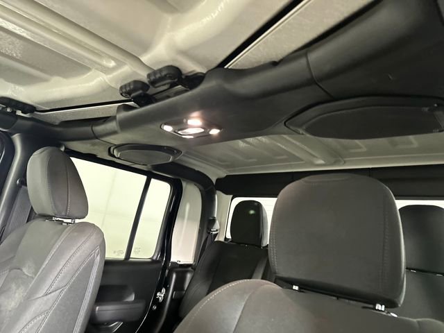 Used 2022 Jeep Gladiator Sport image 12