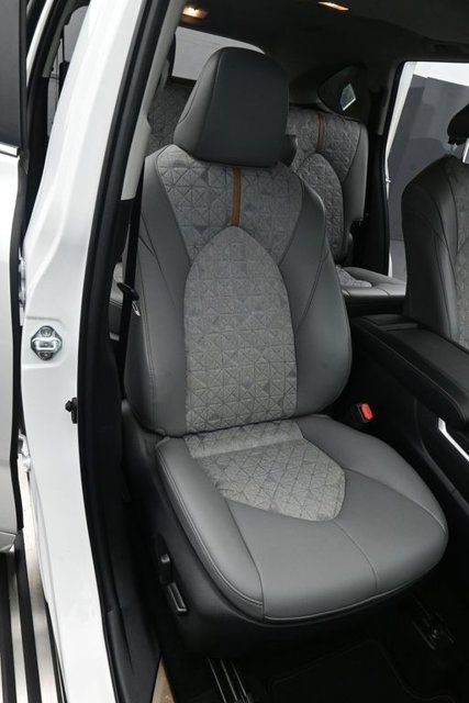 Used 2023 Toyota Highlander Bronze Edition AWD/4WD image 18