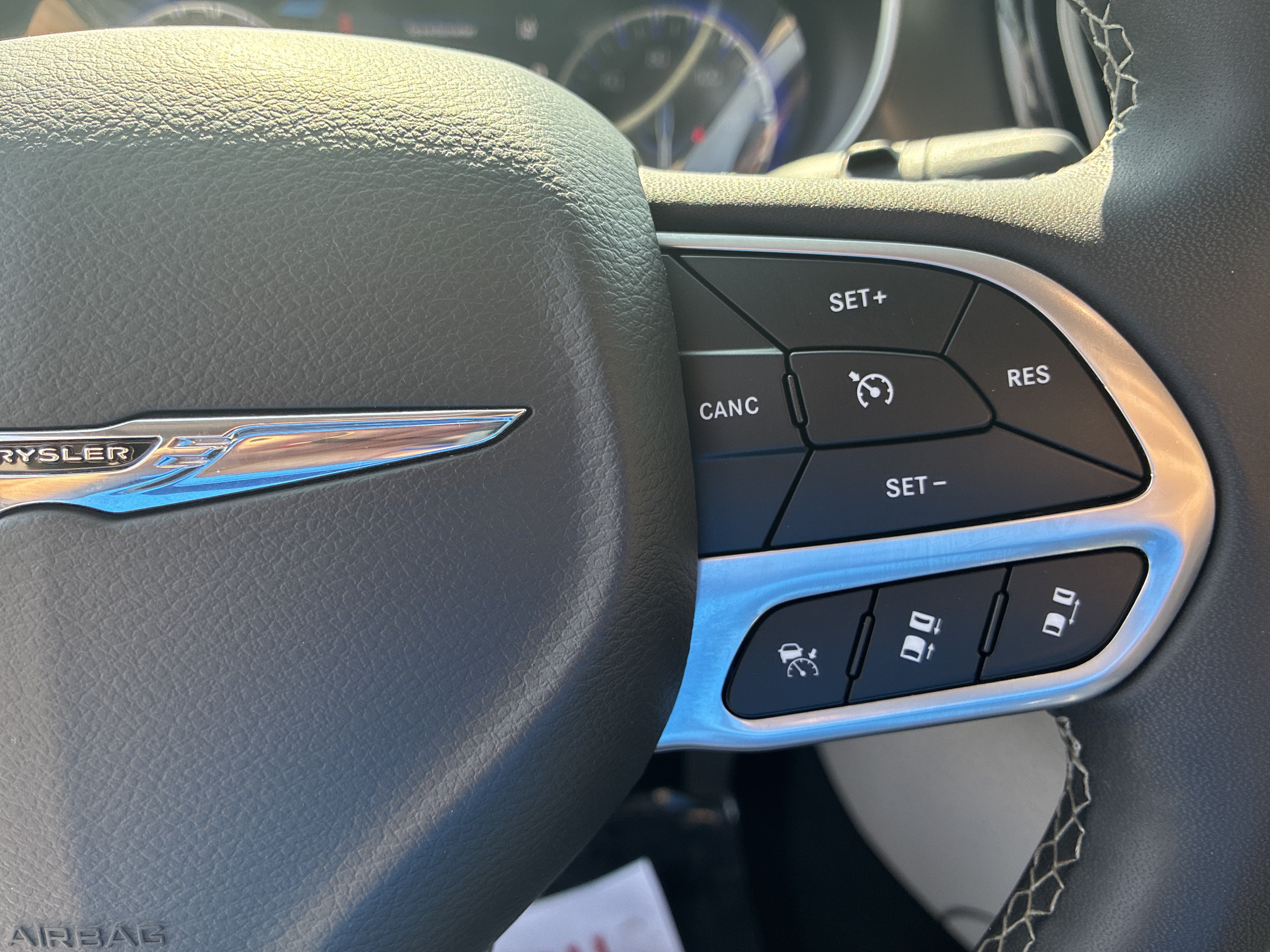 Used 2024 Chrysler Pacifica Touring-L FWD image 21