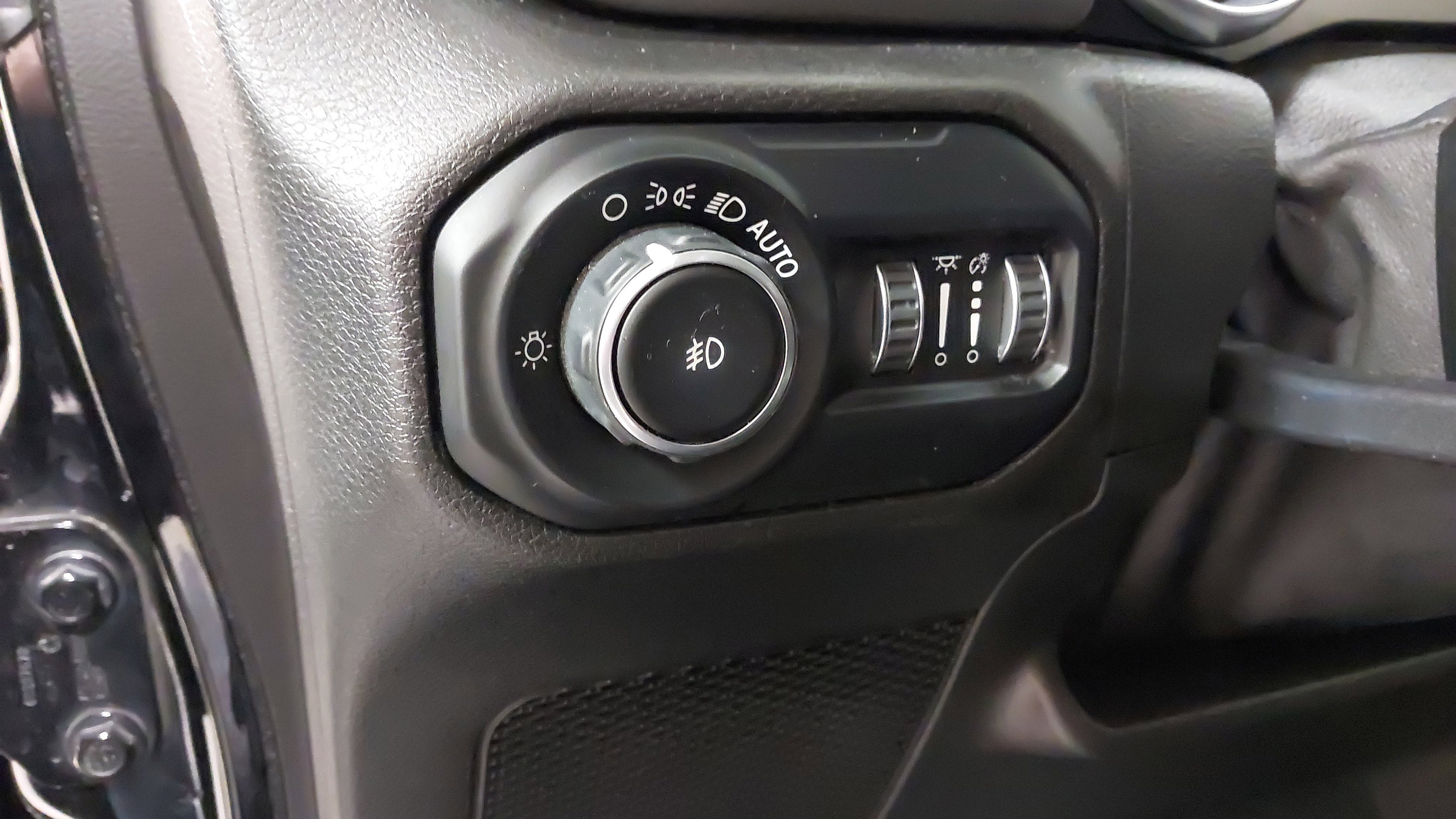 Used 2019 Jeep Wrangler Unlimited Sahara w/ Safety Group AWD/4WD image 23