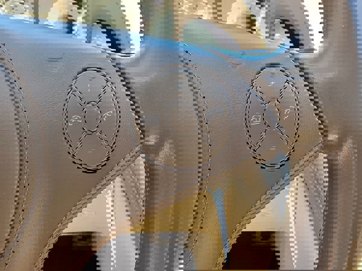 Used 2012 Mercedes-Benz SL 550 image 35