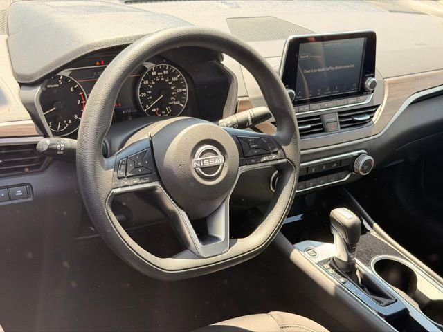 Used 2024 Nissan Altima 2.5 SV FWD image 17