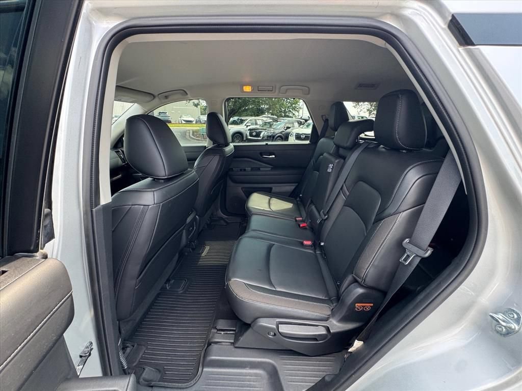 Certified 2024 Nissan Pathfinder SL AWD/4WD image 12