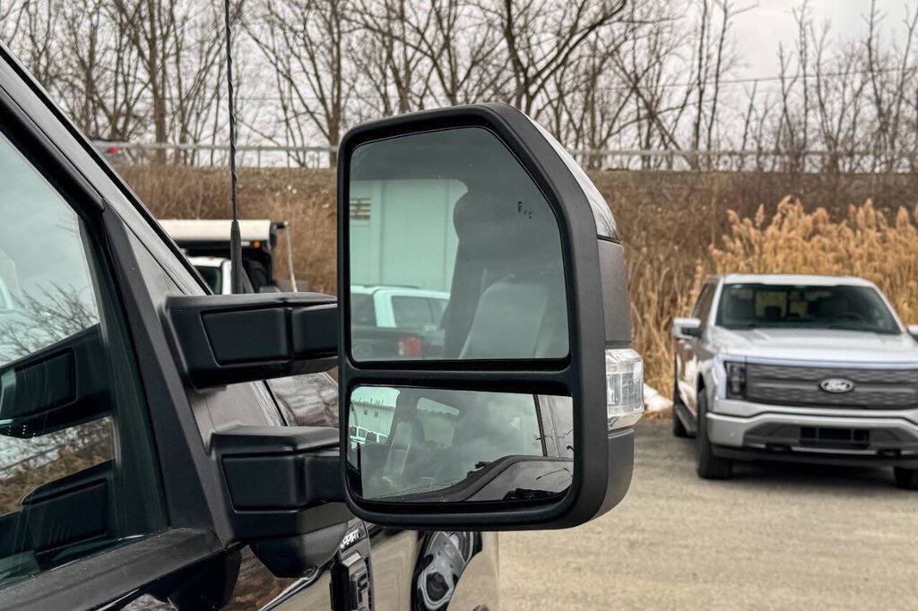 Used 2023 Ford F250 Lariat w/ Lariat Ultimate Package AWD/4WD image 14