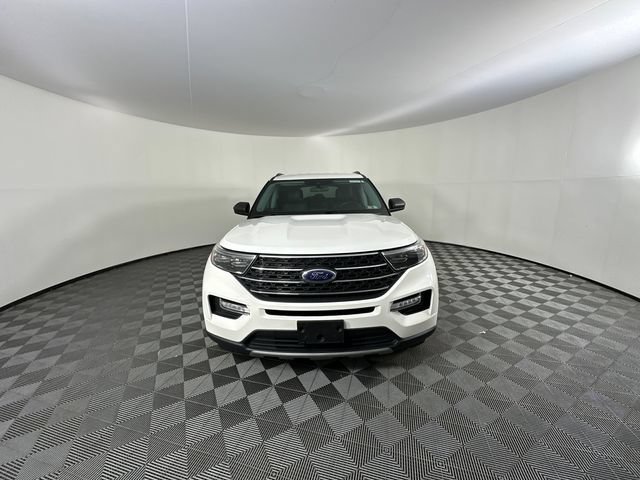 Used 2022 Ford Explorer XLT w/ Equipment Group 202A AWD/4WD image 2