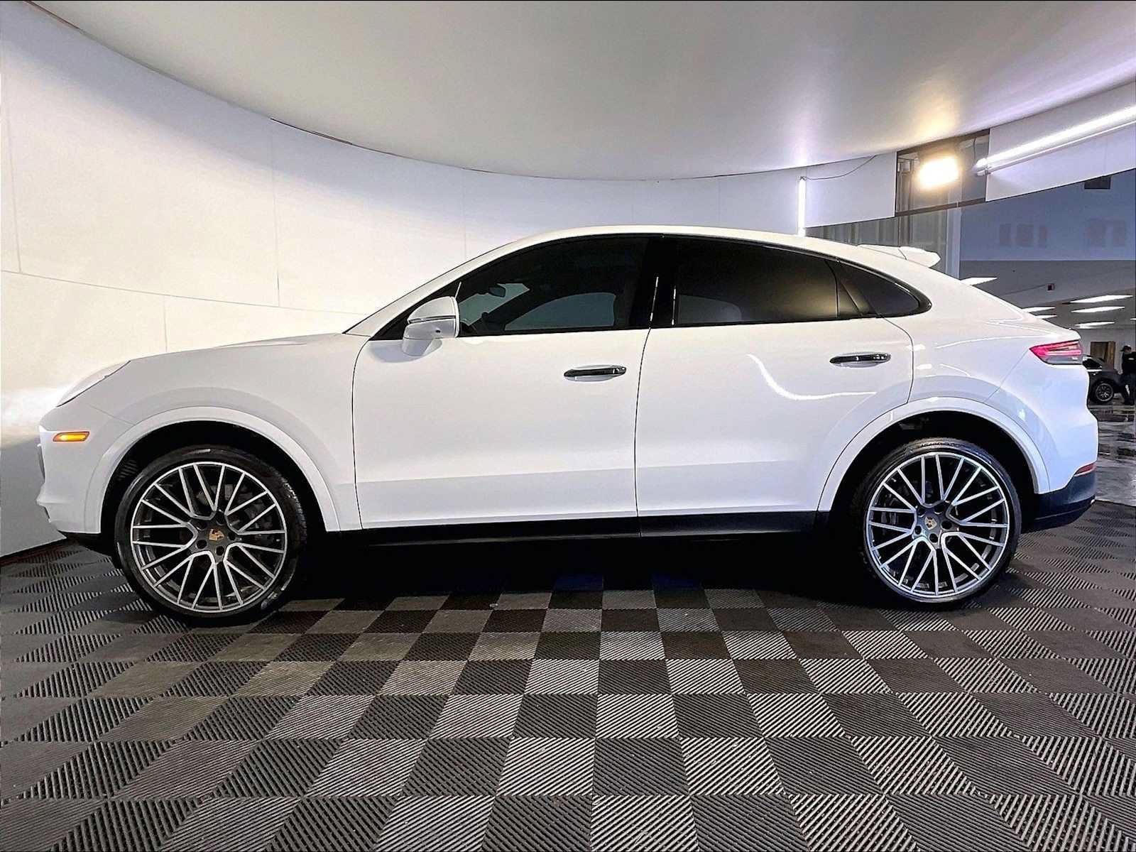 Certified 2023 Porsche Cayenne Coupe AWD/4WD image 2
