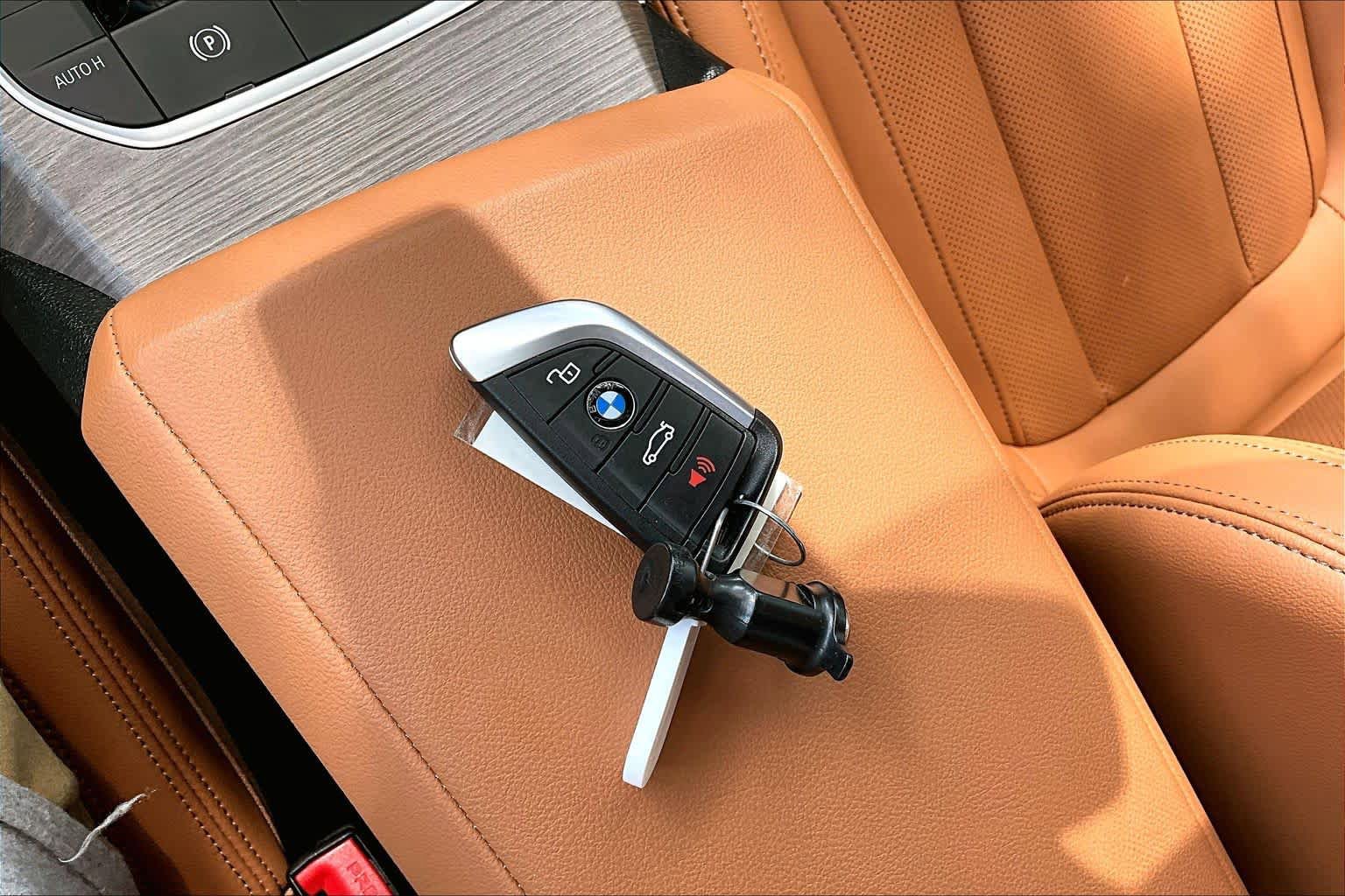 Certified 2025 BMW 330i Sedan RWD image 14