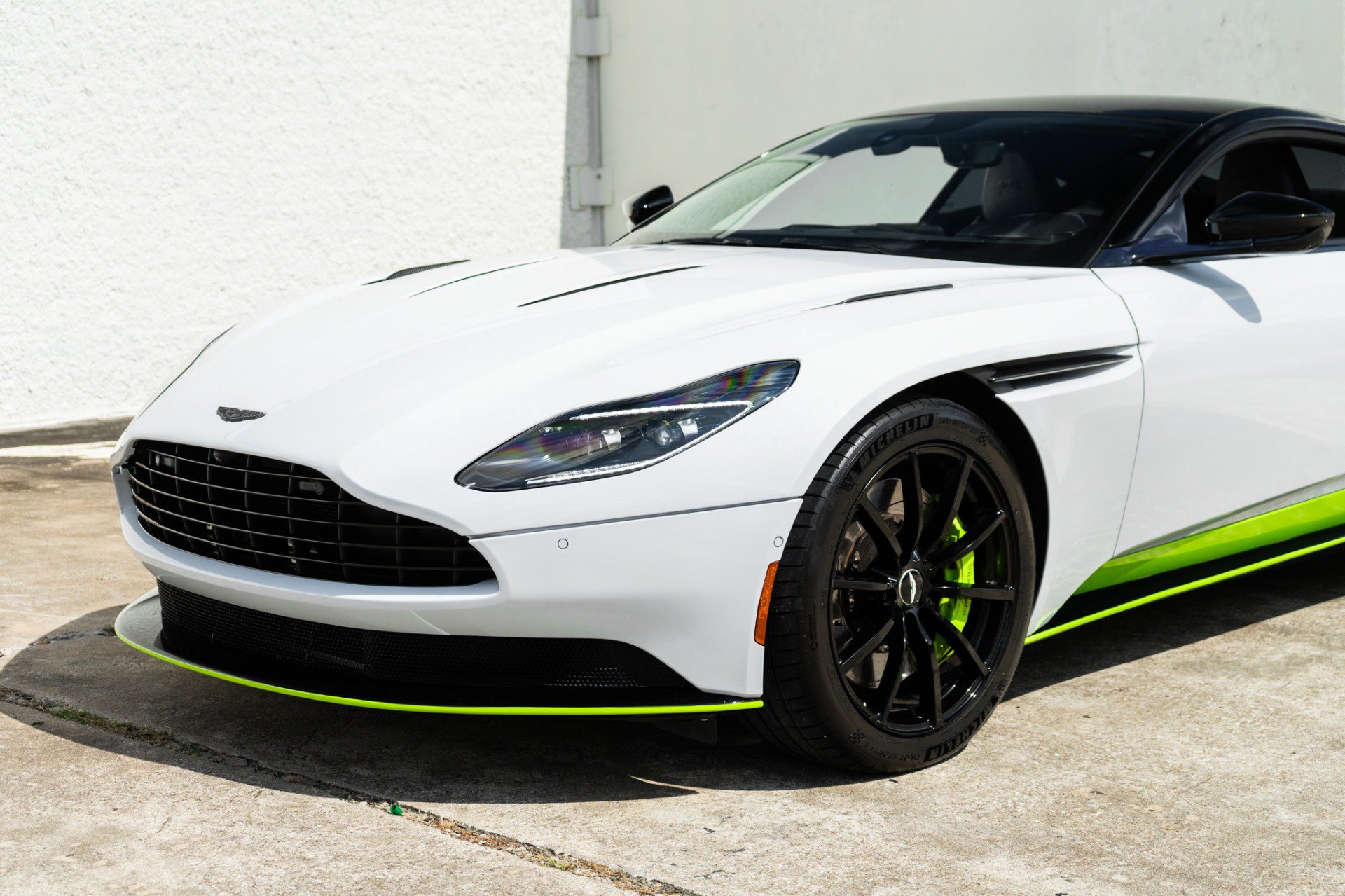 Used 2019 Aston Martin DB11 AMR RWD image 15