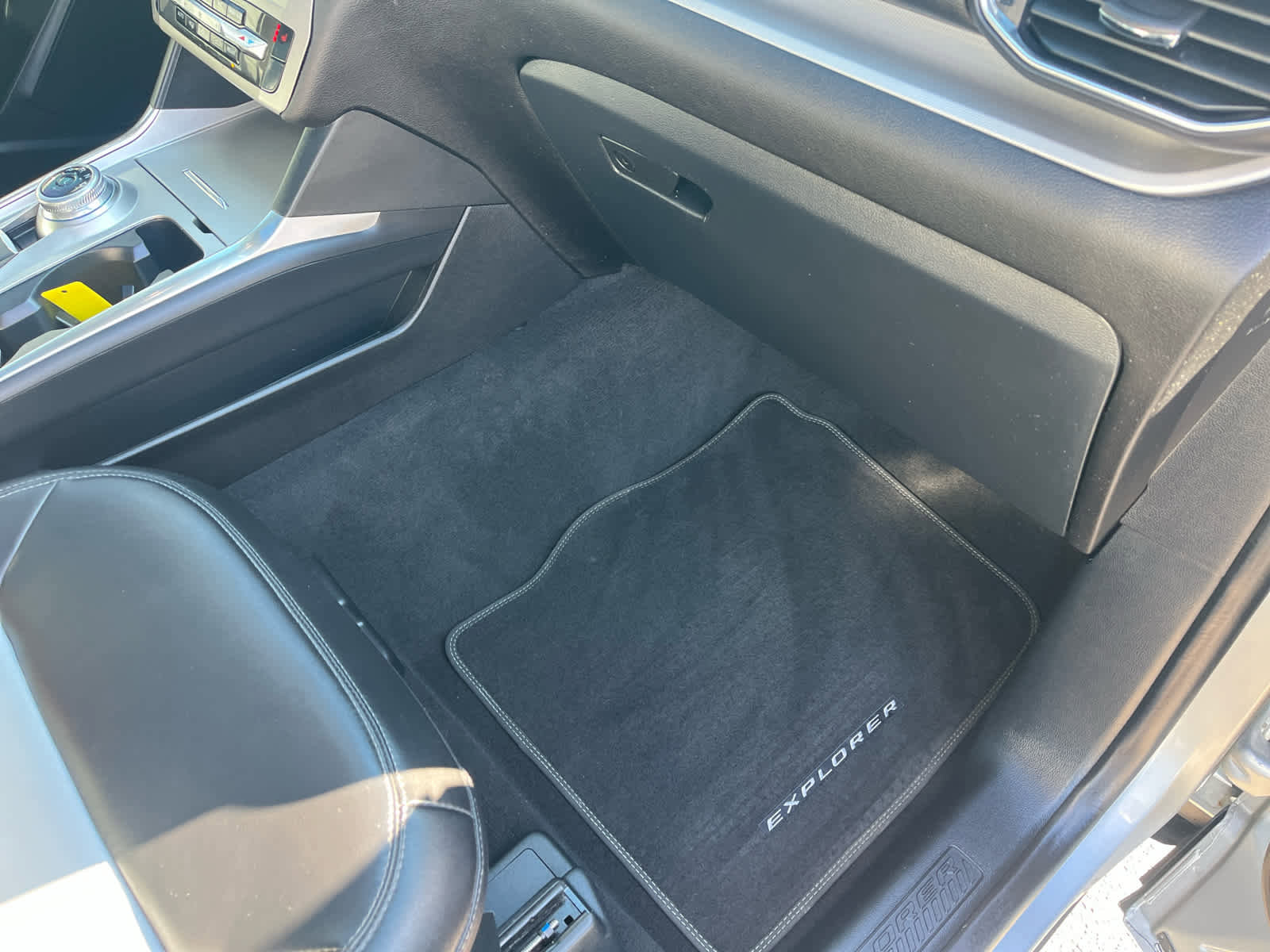 Used 2022 Ford Explorer XLT w/ Equipment Group 202A image 16