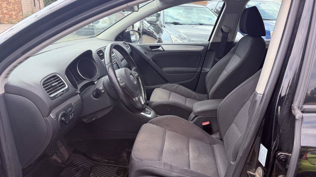 Used 2010 Volkswagen Golf TDI FWD image 7
