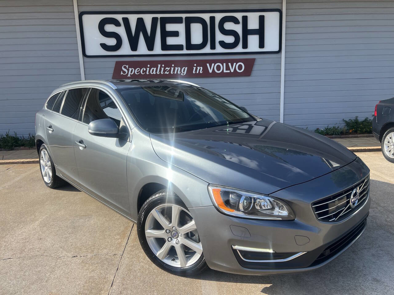 Used 2017 Volvo V60 T5 Platinum
