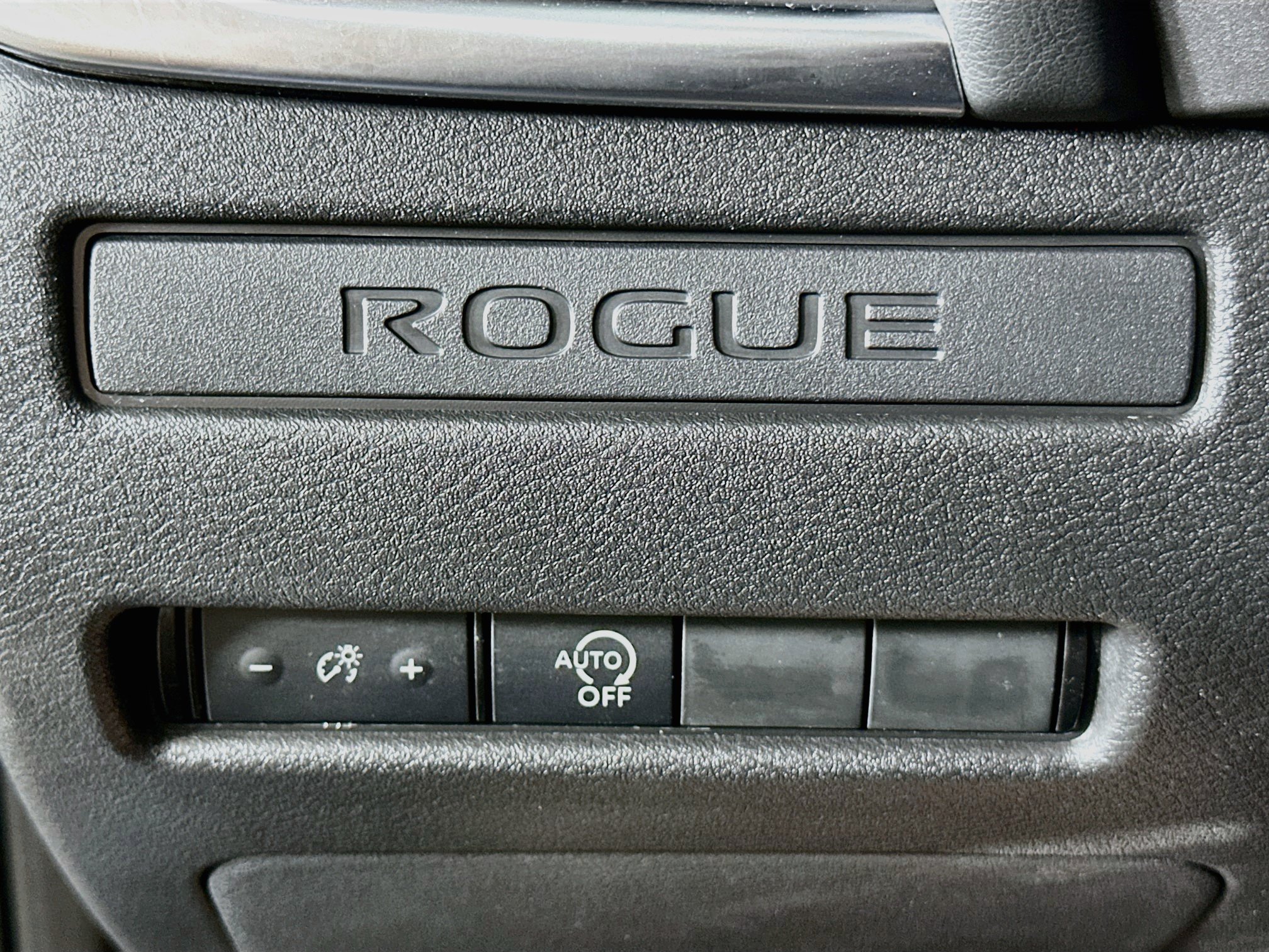 Used 2023 Nissan Rogue S AWD/4WD image 17