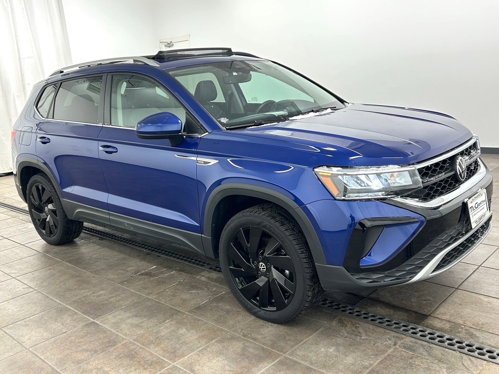 Used 2024 Volkswagen Taos SE w/ Panoramic Sunroof Package image 6