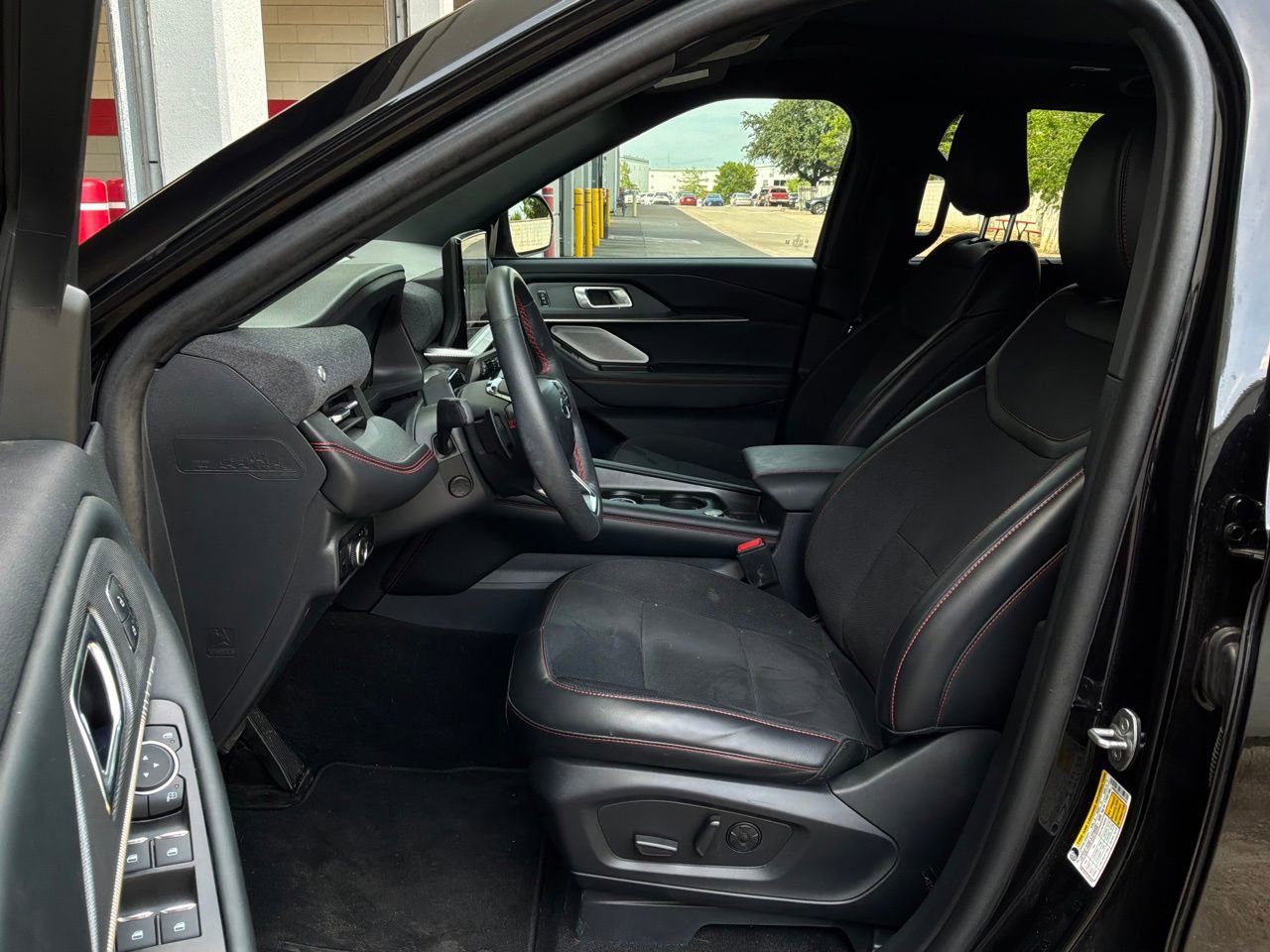 Used 2025 Ford Explorer ST AWD/4WD image 10