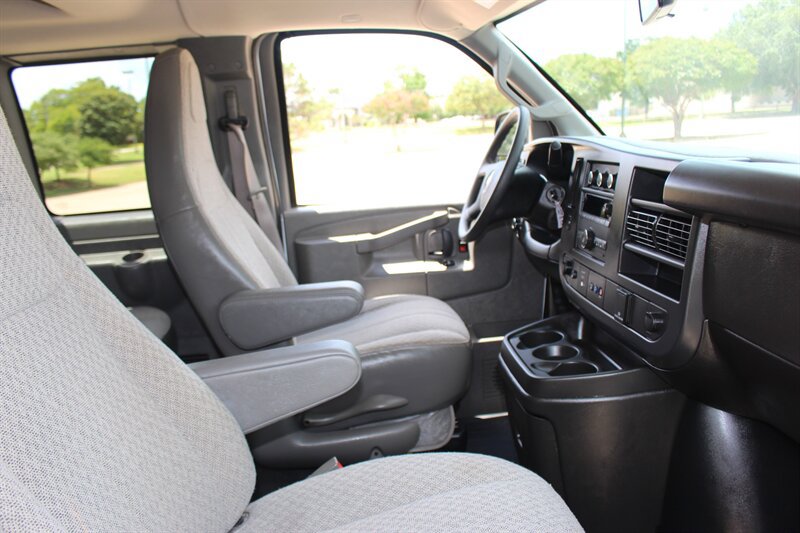 Used 2025 Chevrolet Express 3500 LS RWD image 19