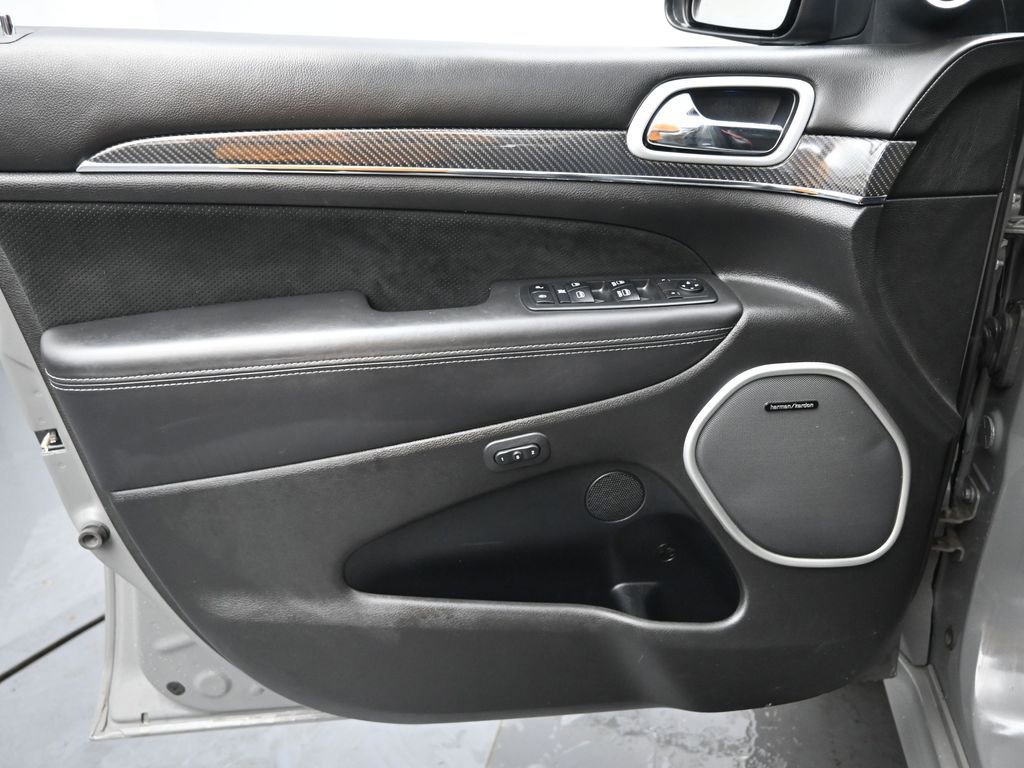 Used 2019 Jeep Grand Cherokee SRT image 25