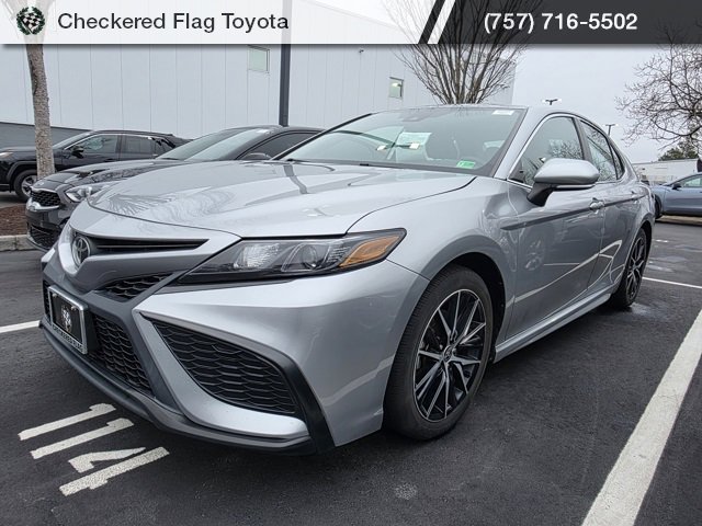 Used 2023 Toyota Camry SE w/ Cold Weather Package image 1