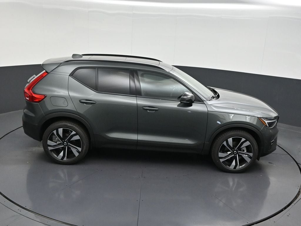 New 2026 Volvo XC40 B5 Plus w/ Climate Package AWD/4WD image 18