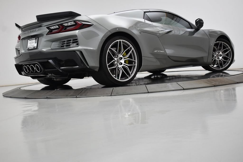 Used 2024 Chevrolet Corvette Z06 RWD image 16