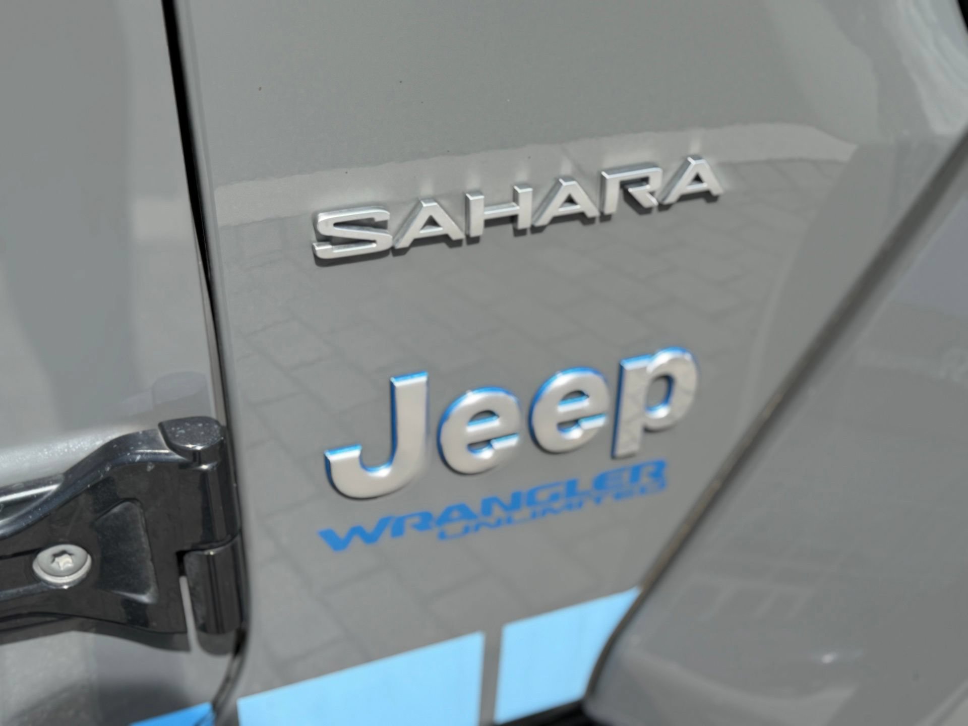 Used 2021 Jeep Wrangler Unlimited Sahara w/ Cold Weather Group AWD/4WD image 17