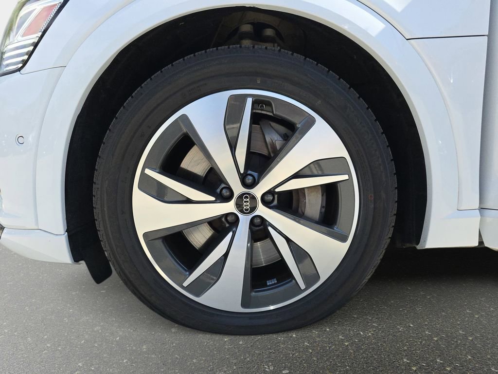 Certified 2024 Audi Q8 e-tron Premium Plus image 33
