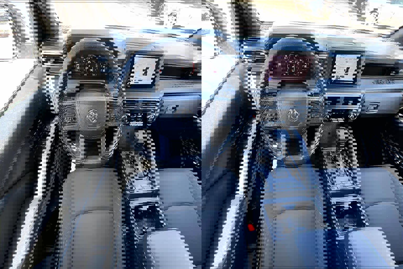 Used 2024 Toyota Tacoma SR image 6