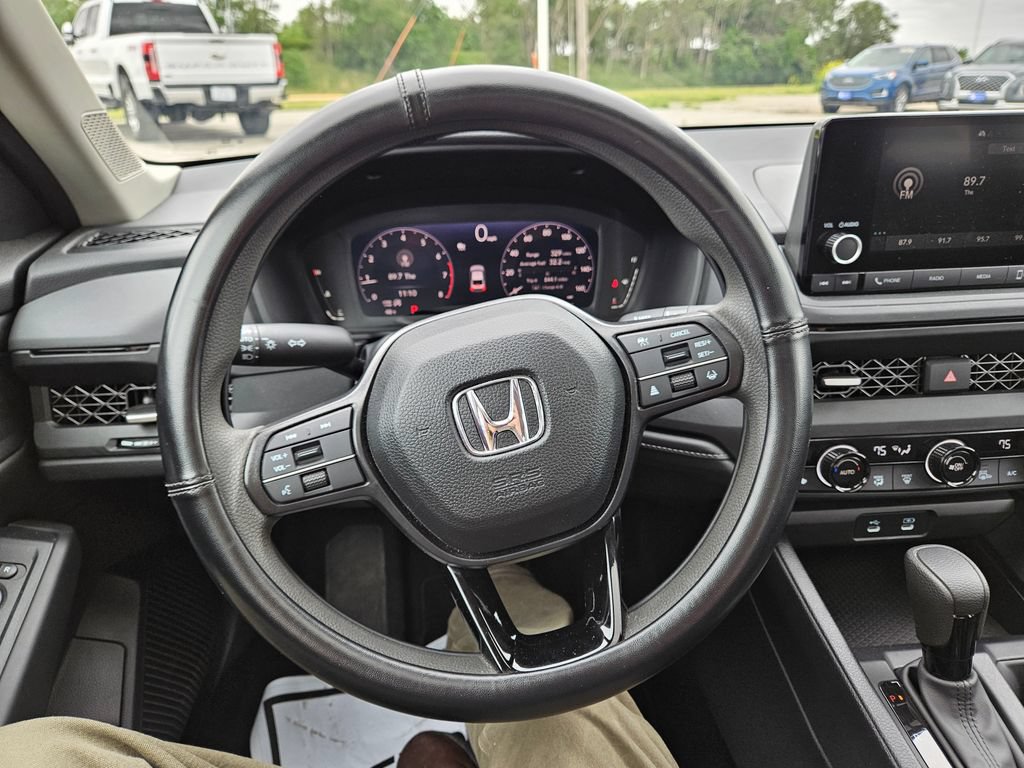 Used 2025 Honda Accord SE image 11