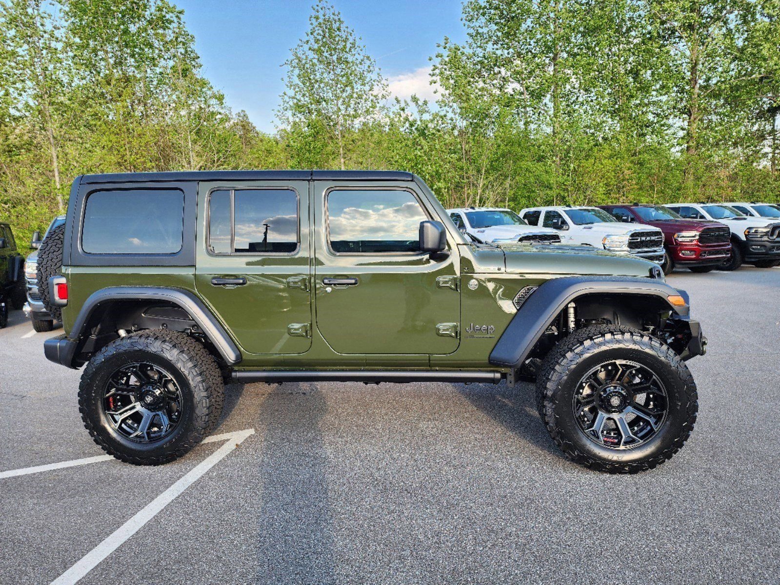 Used 2024 Jeep Wrangler Unlimited Sport image 2