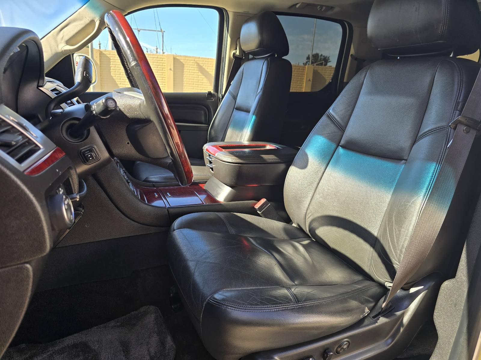 Used 2012 Cadillac Escalade ESV Premium AWD/4WD image 8