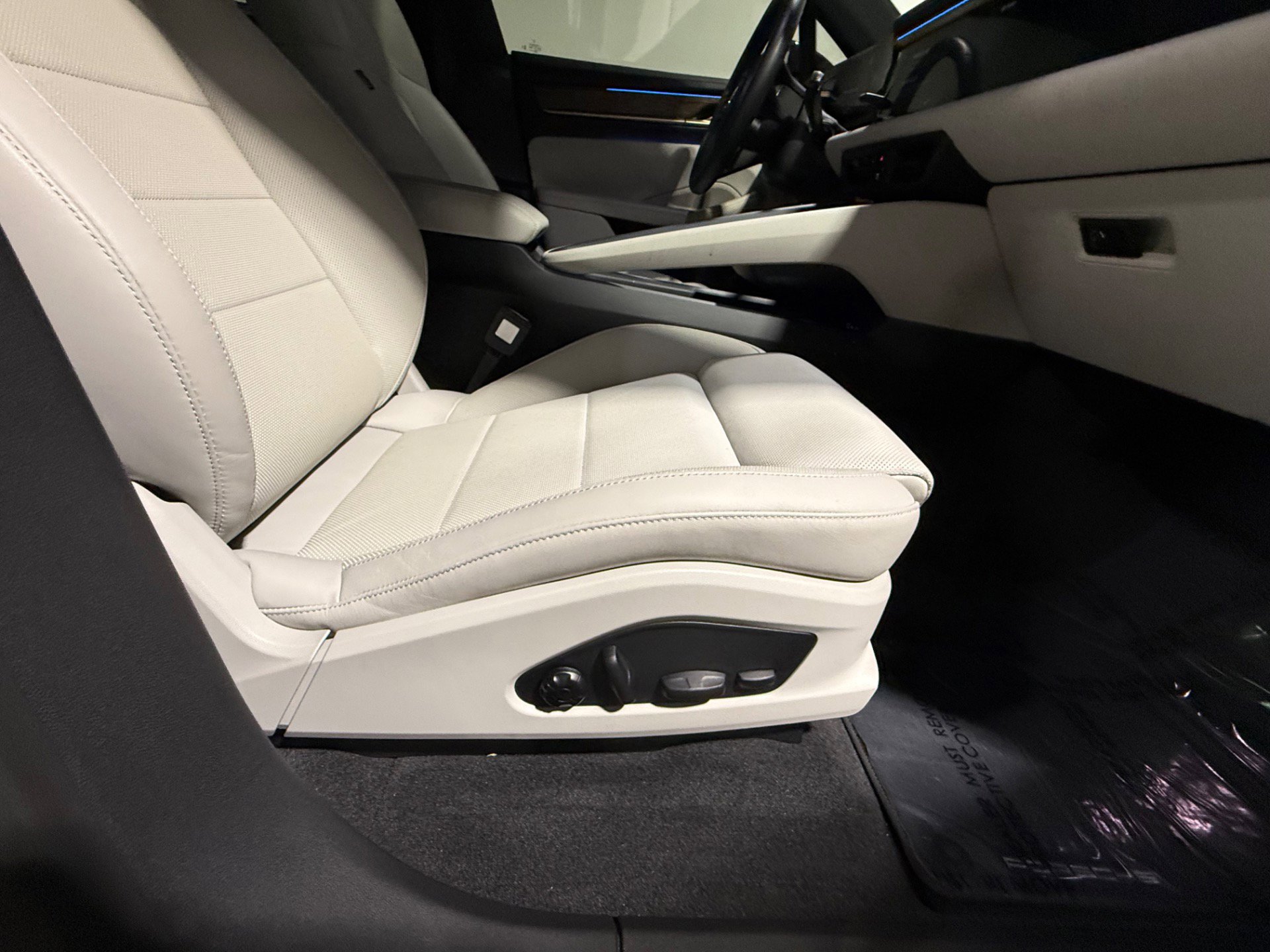 Used 2024 Porsche Macan 4 Electric w/ Premium Package image 71