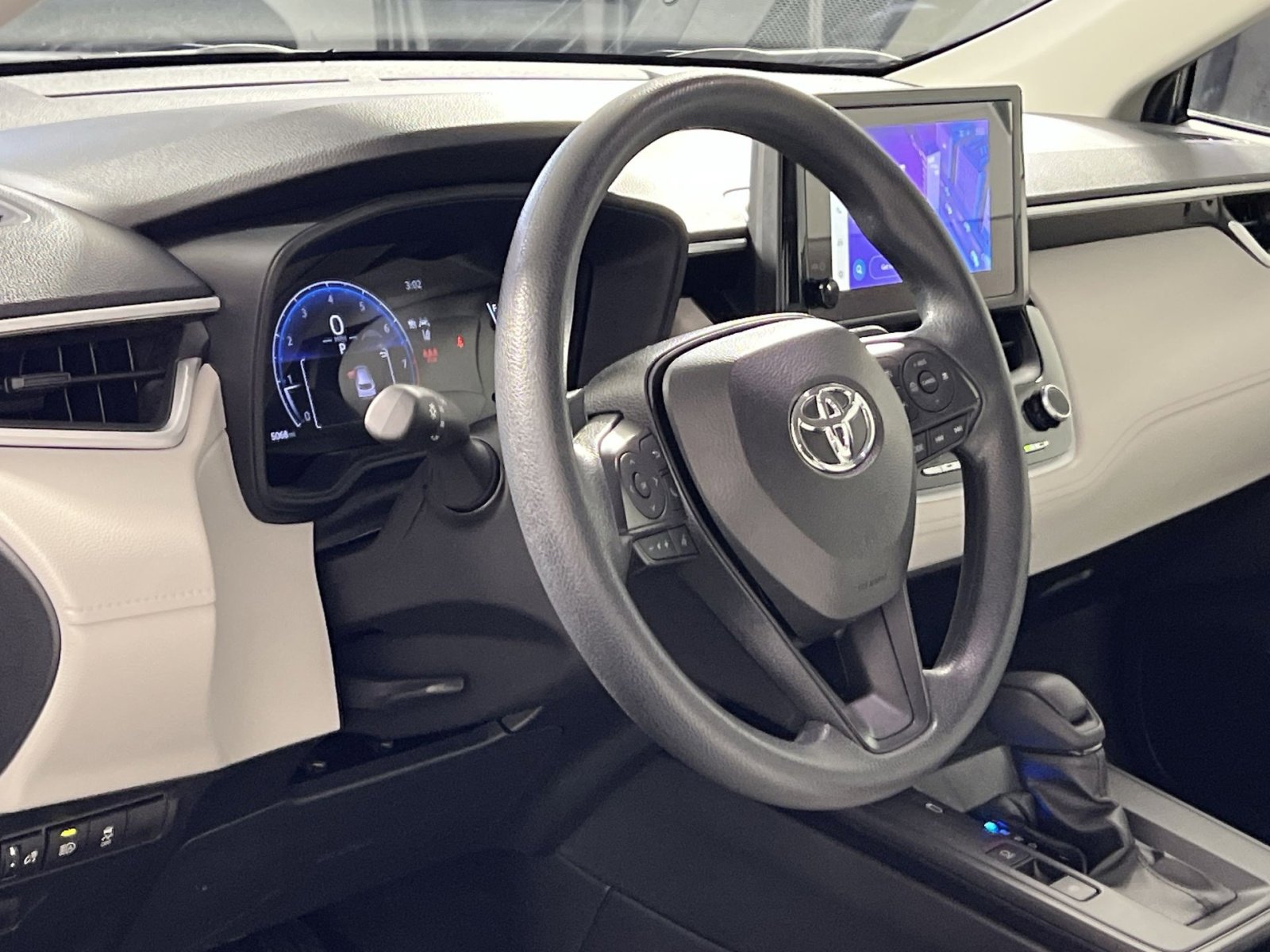 Used 2026 Toyota Corolla Cross L image 16