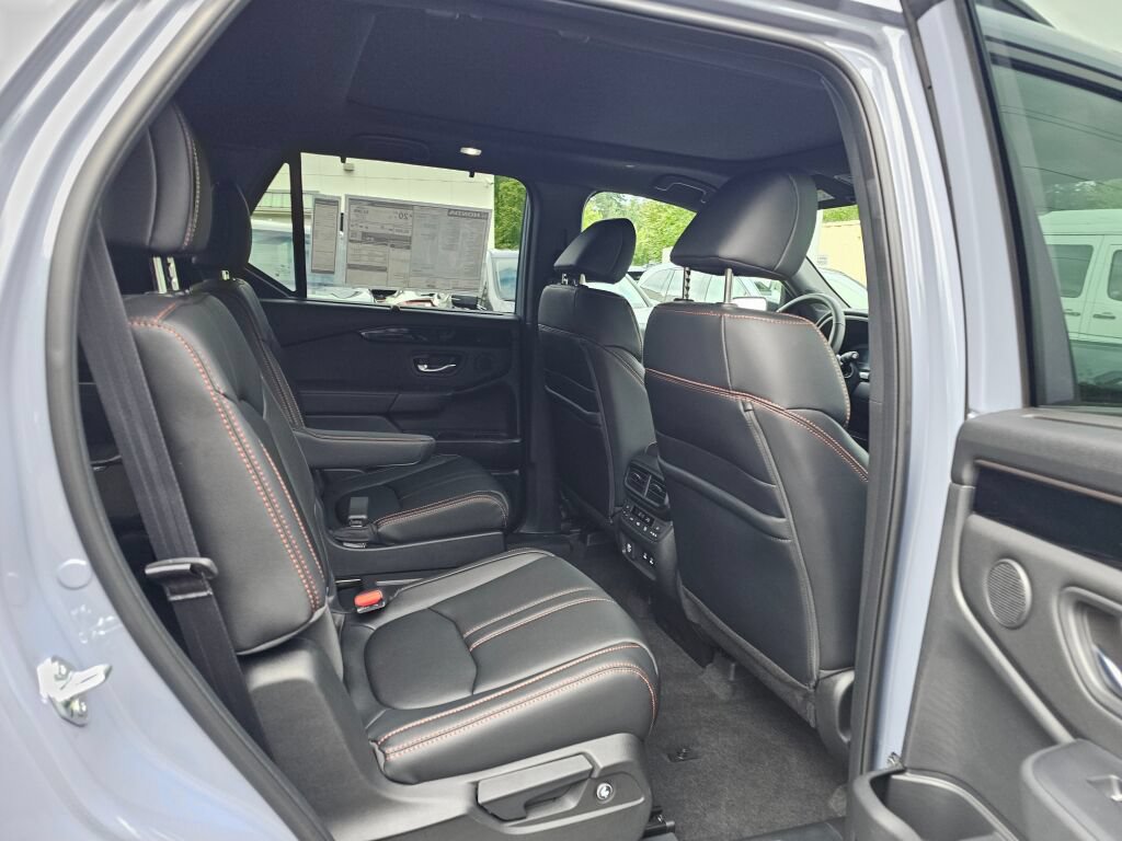 New 2026 Honda Pilot TrailSport image 13