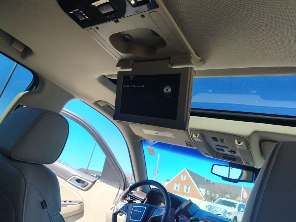 Used 2016 GMC Yukon Denali w/ Open Road Package image 17