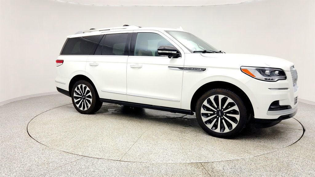 Used 2024 Lincoln Navigator Reserve AWD/4WD image 3