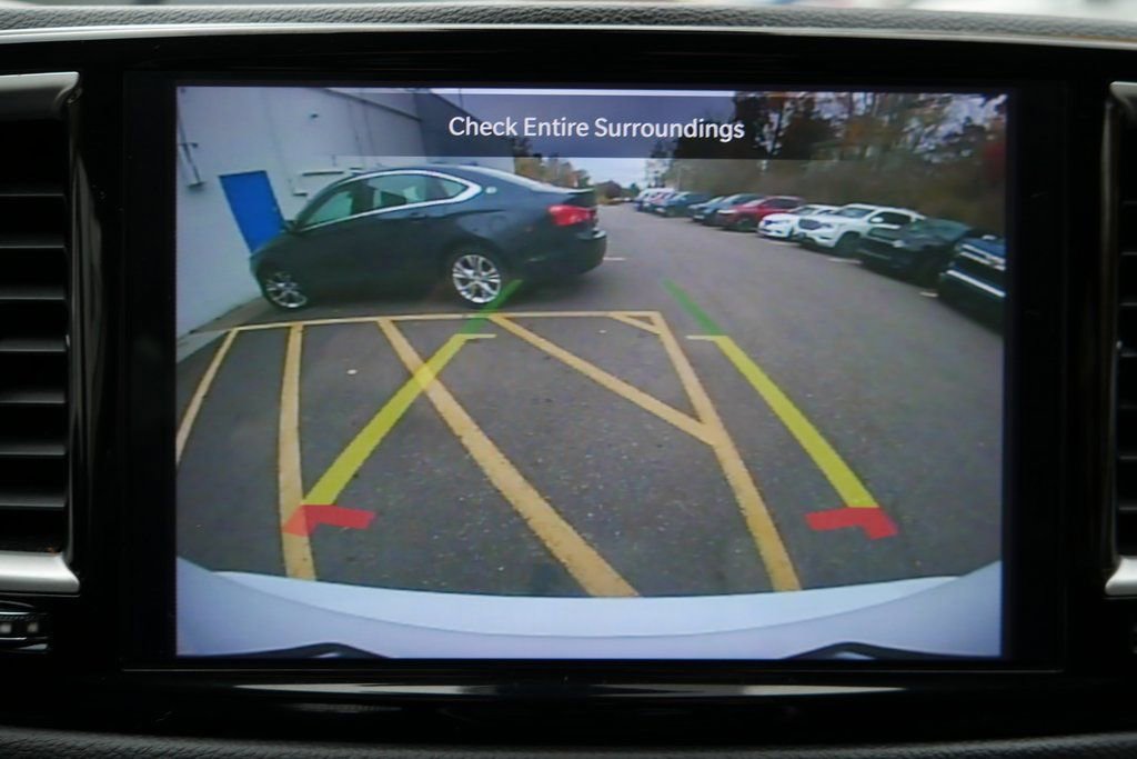 Used 2022 Chrysler Pacifica Touring-L image 16