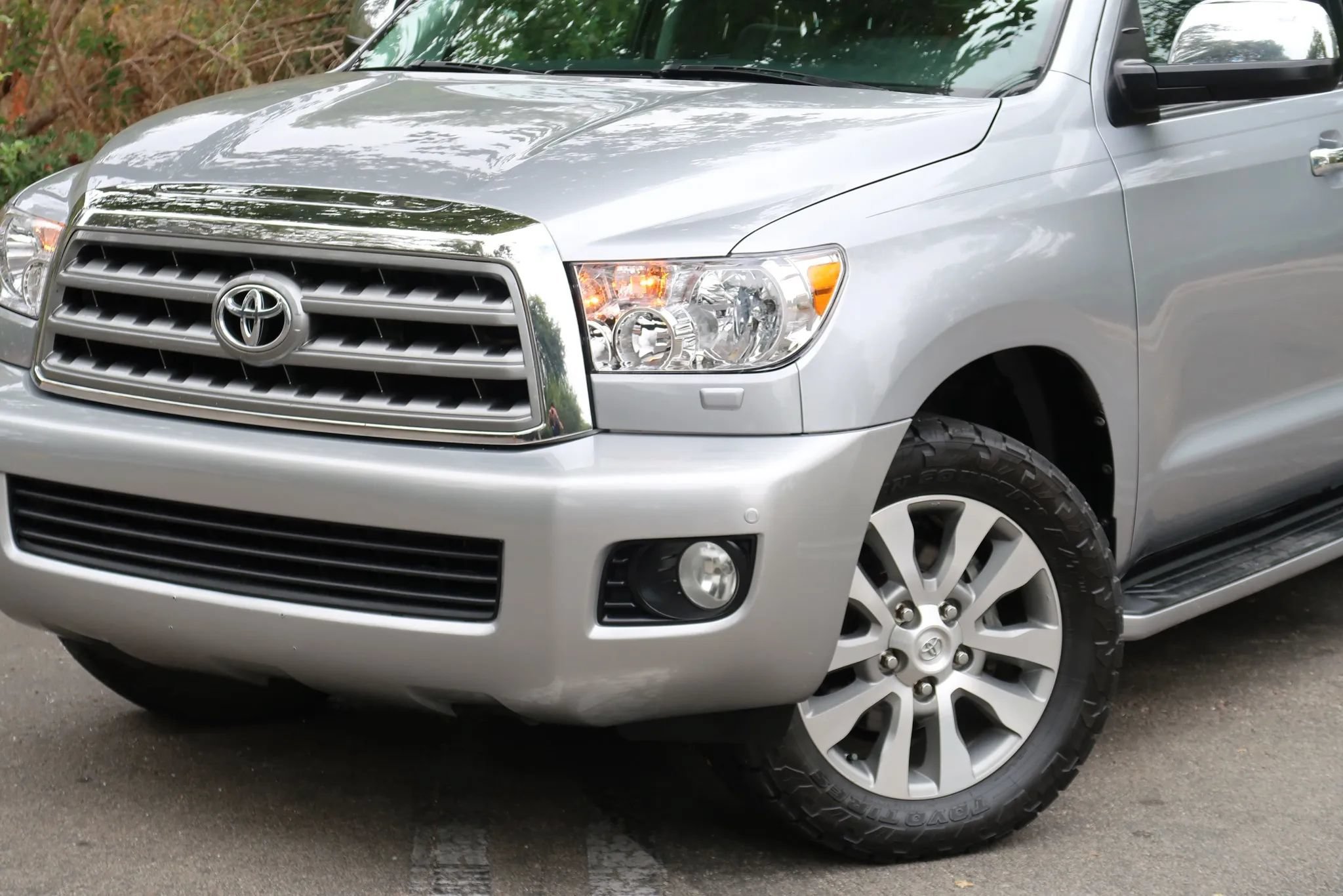 Used 2017 Toyota Sequoia Limited w/ Safety & Convenience Package AWD/4WD image 6
