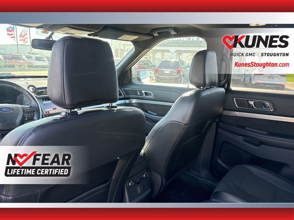 Used 2018 Ford Explorer XLT w/ XLT Appearance Package AWD/4WD image 39