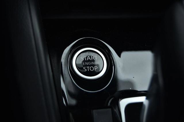 New 2025 Nissan Versa SR w/ Trunk Package image 16