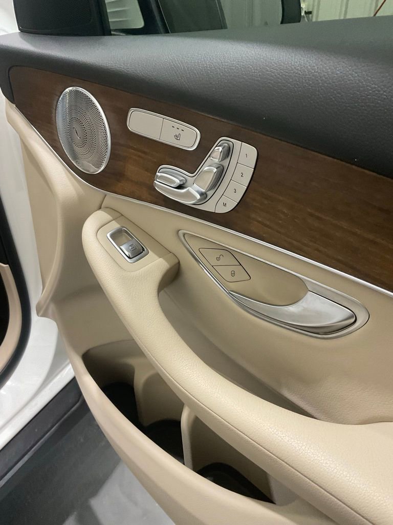 Used 2020 Mercedes-Benz GLC 300 image 18